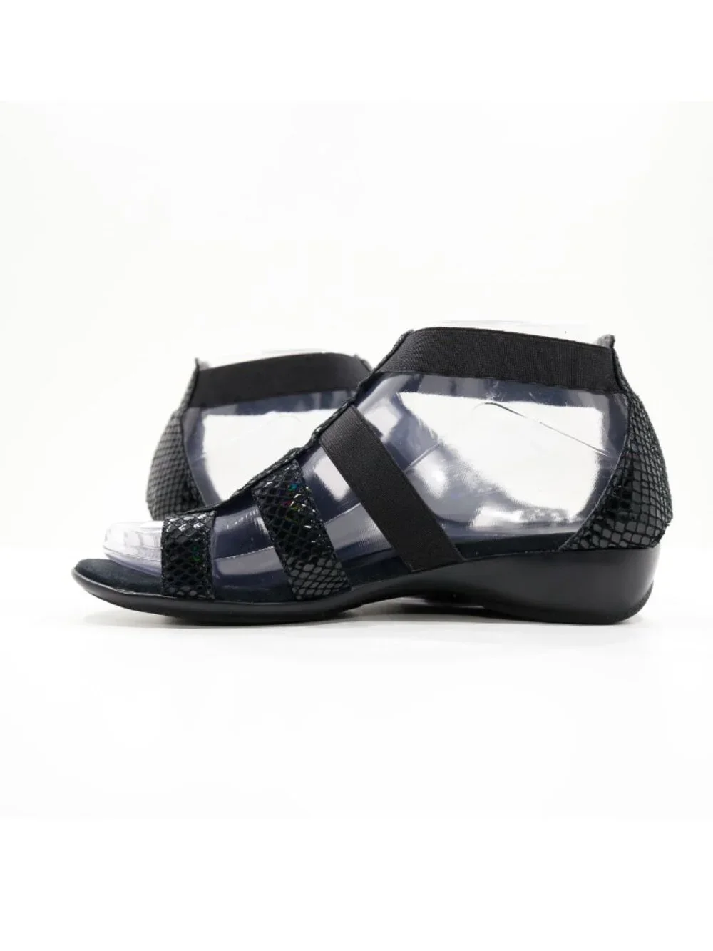 Munro Zena Black Patent Leather Flat Lightweight Gladiator Sandals - 6